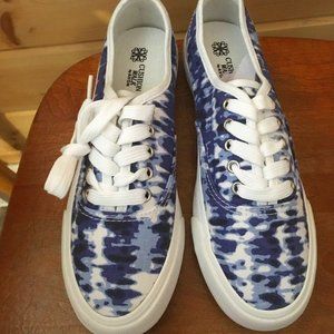 Printed Summer Sneaker Size 6